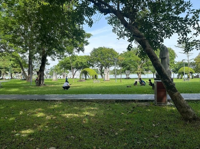 Vụ khách Tây rơi nhẫn, người dân đổ xô tìm giúp ở Huế: Bất ngờ giá trị thật của chiếc nhẫn- Ảnh 1.