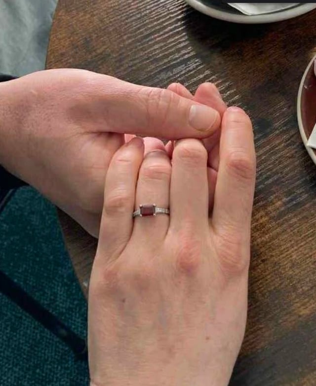 Vụ khách Tây rơi nhẫn, người dân đổ xô tìm giúp ở Huế: Bất ngờ giá trị thật của chiếc nhẫn- Ảnh 2.