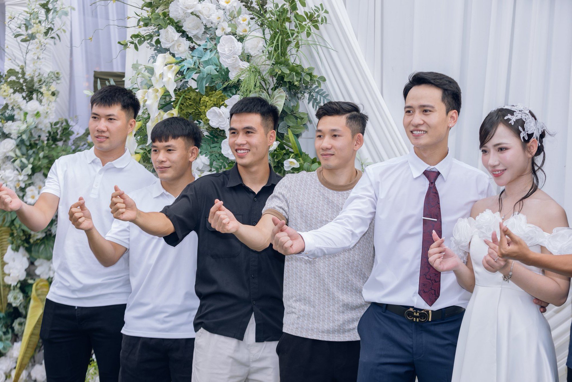 Hé lộ ảnh cưới của
