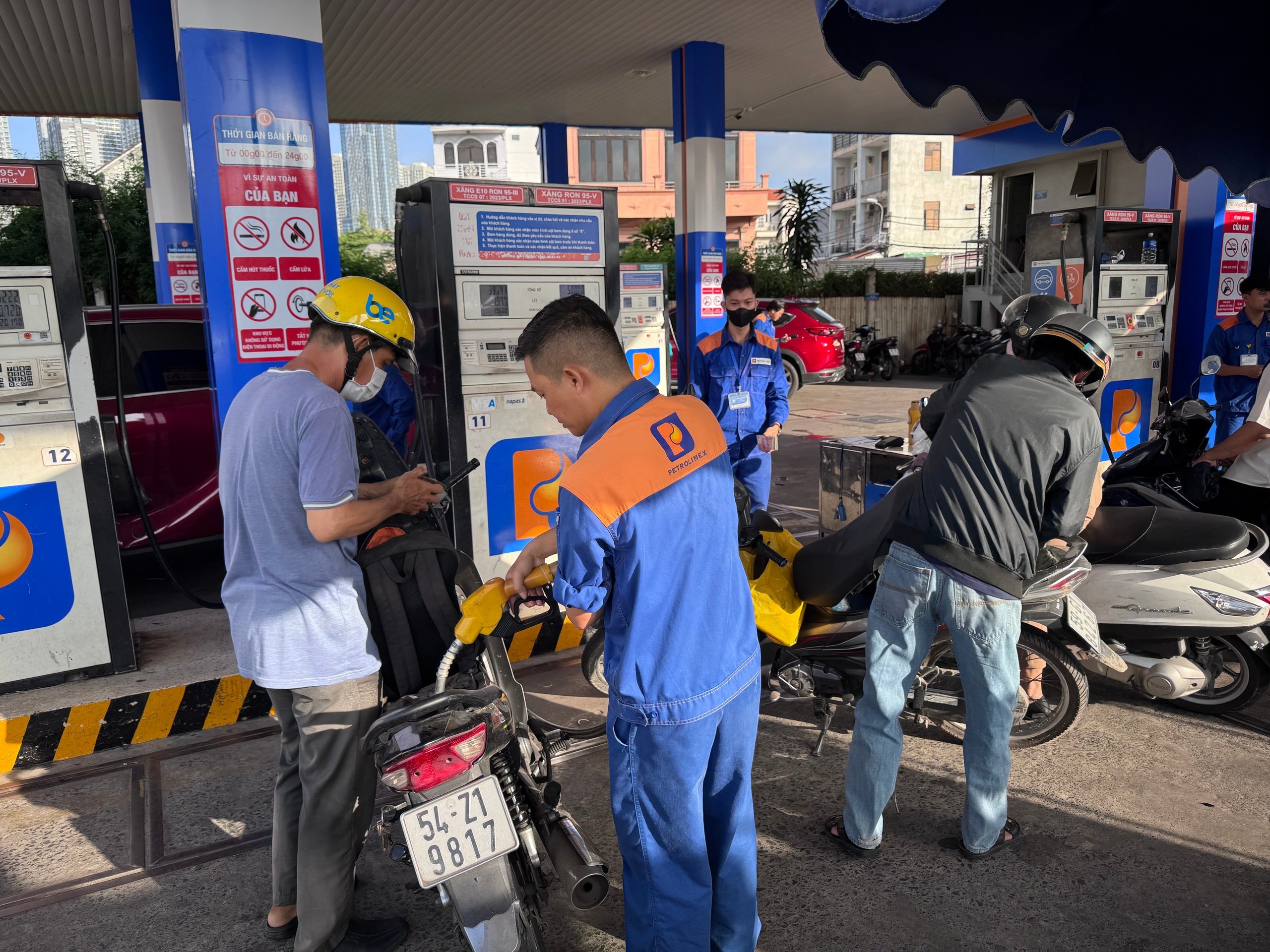 36 Cửa hàng xăng dầu mở bán xăng E10 tại TP HCM từ ngày 1 - 8 - Ảnh 1.