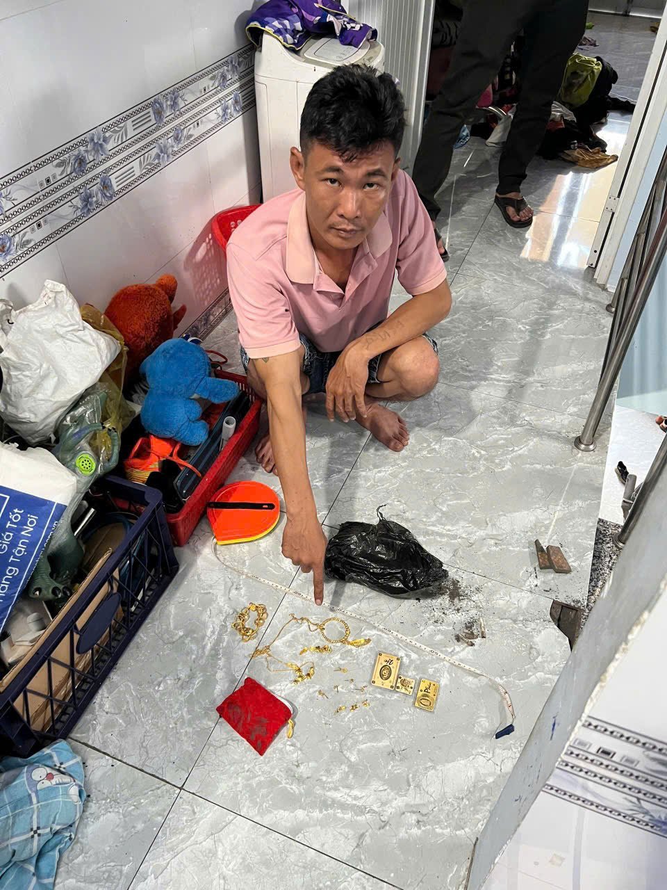 Lời khai của nam công nhân trộm tiền và vàng của công ty ở Tây Ninh- Ảnh 1.