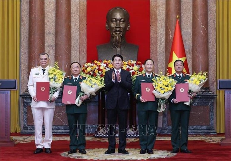 01-1754048378-bon-si-quan-cap-cao-quan-doi-va-cong-an-duoc-thang-quan-ham-cap-bac-ham-thuong-tuong.jpg