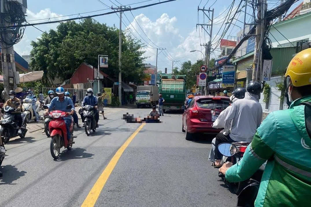 TP HCM điều tra vụ tai nạn xe rác làm 2 người tử vong nghiêm trọng - Ảnh 2.