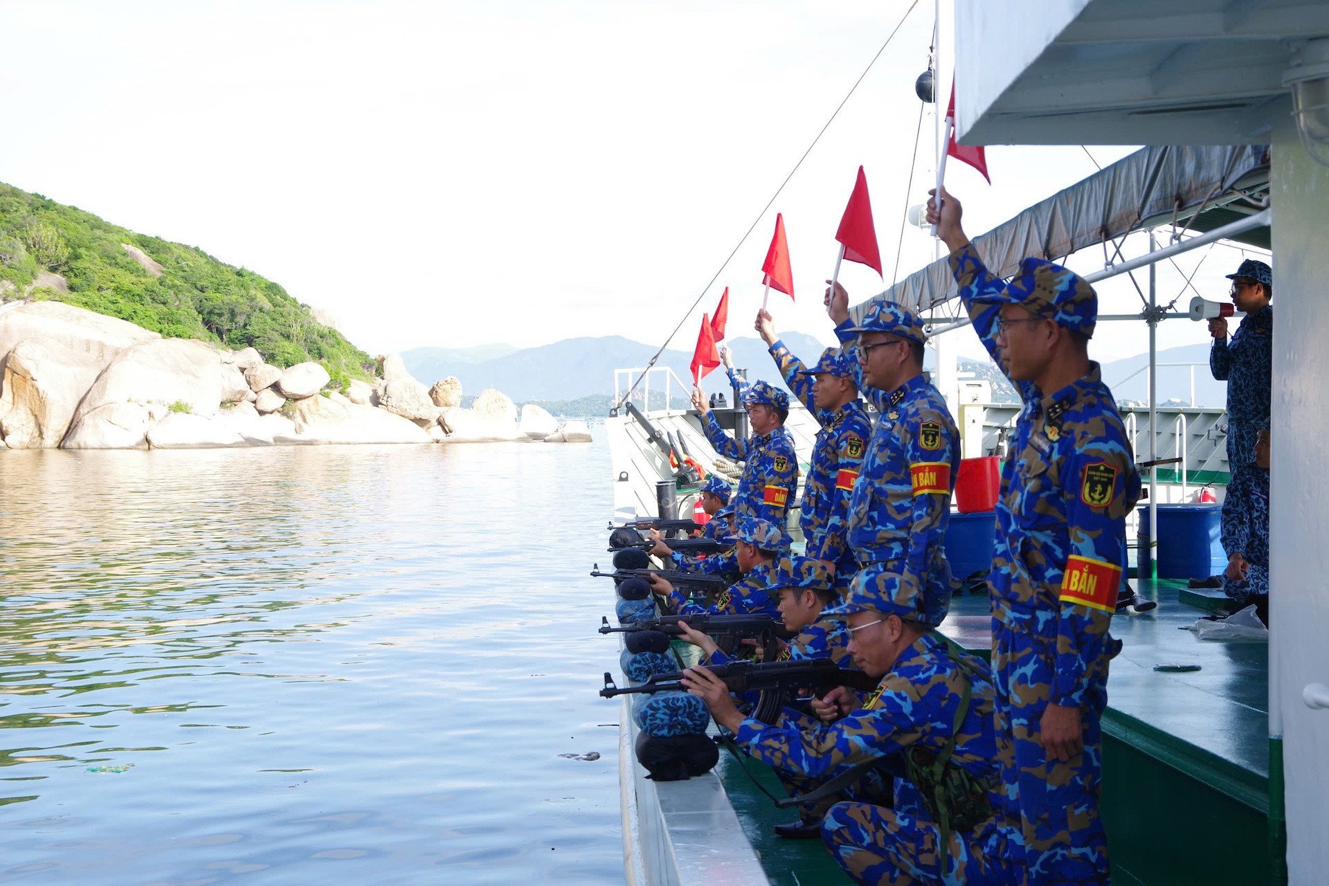 tàu ngầm 2.jpg