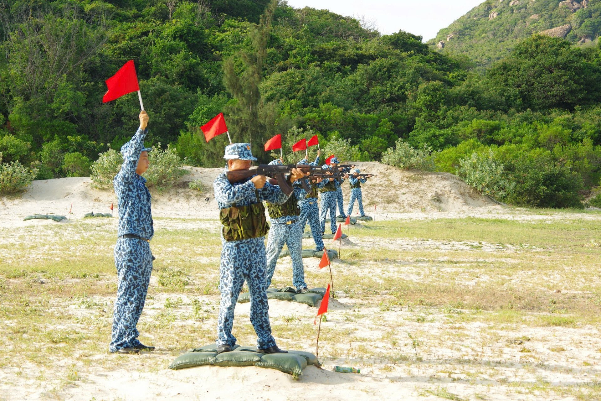 02-1754097436-dieu-dac-biet-ve-don-vi-tau-ngam-dau-tien-cua-viet-nam.jpg