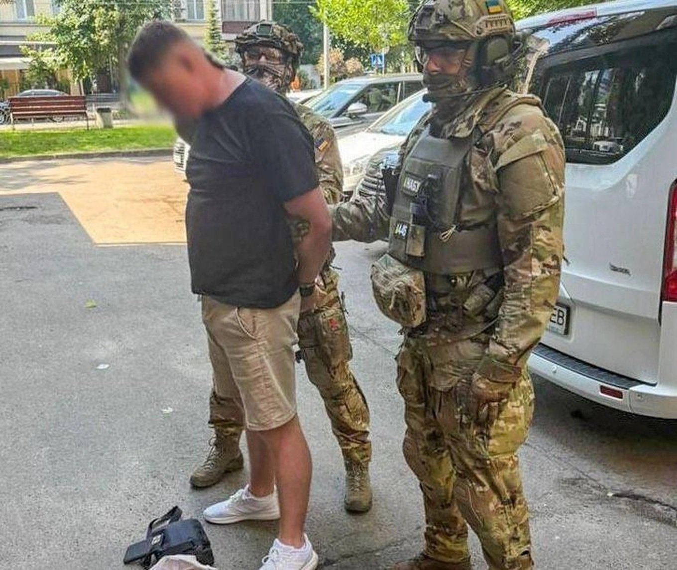 Ukraine rúng động vì tham nhũng mua sắm quốc phòng, bắt nghị sĩ và quân nhân - Ảnh 1.