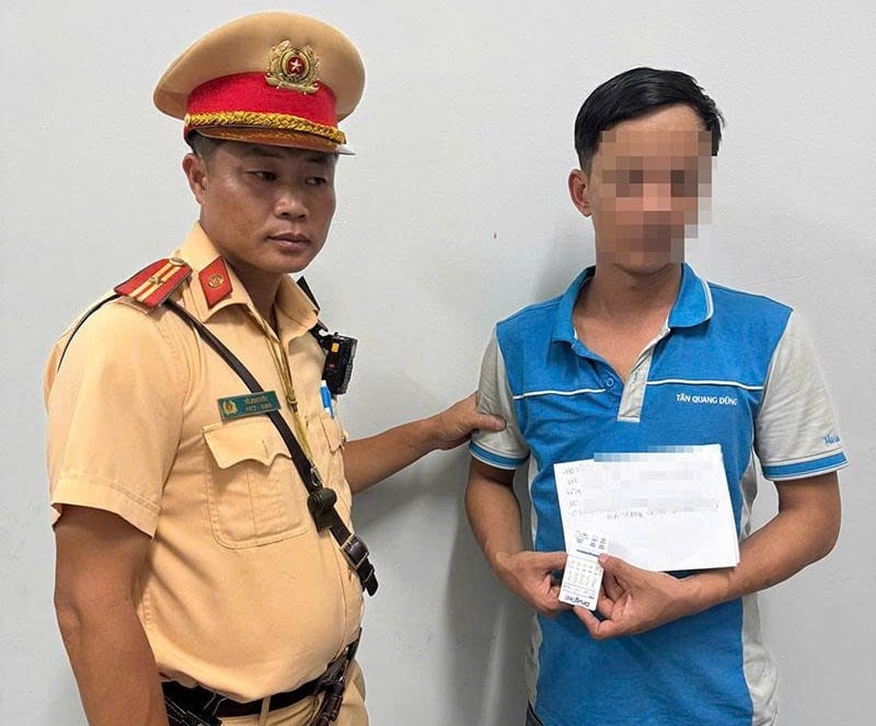 Lạnh người phát hiện tài xế “phê” ma túy khi đang chở khách từ Quảng Trị đi Vũng Tàu - Ảnh 1.