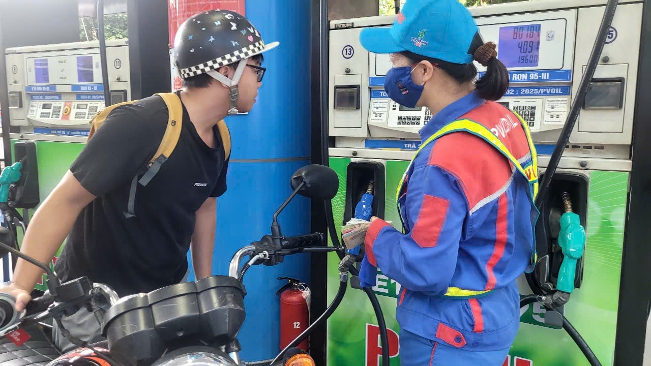 Bán xăng E10, có xóa sổ xăng khoáng RON 95-V hay không?- Ảnh 1.