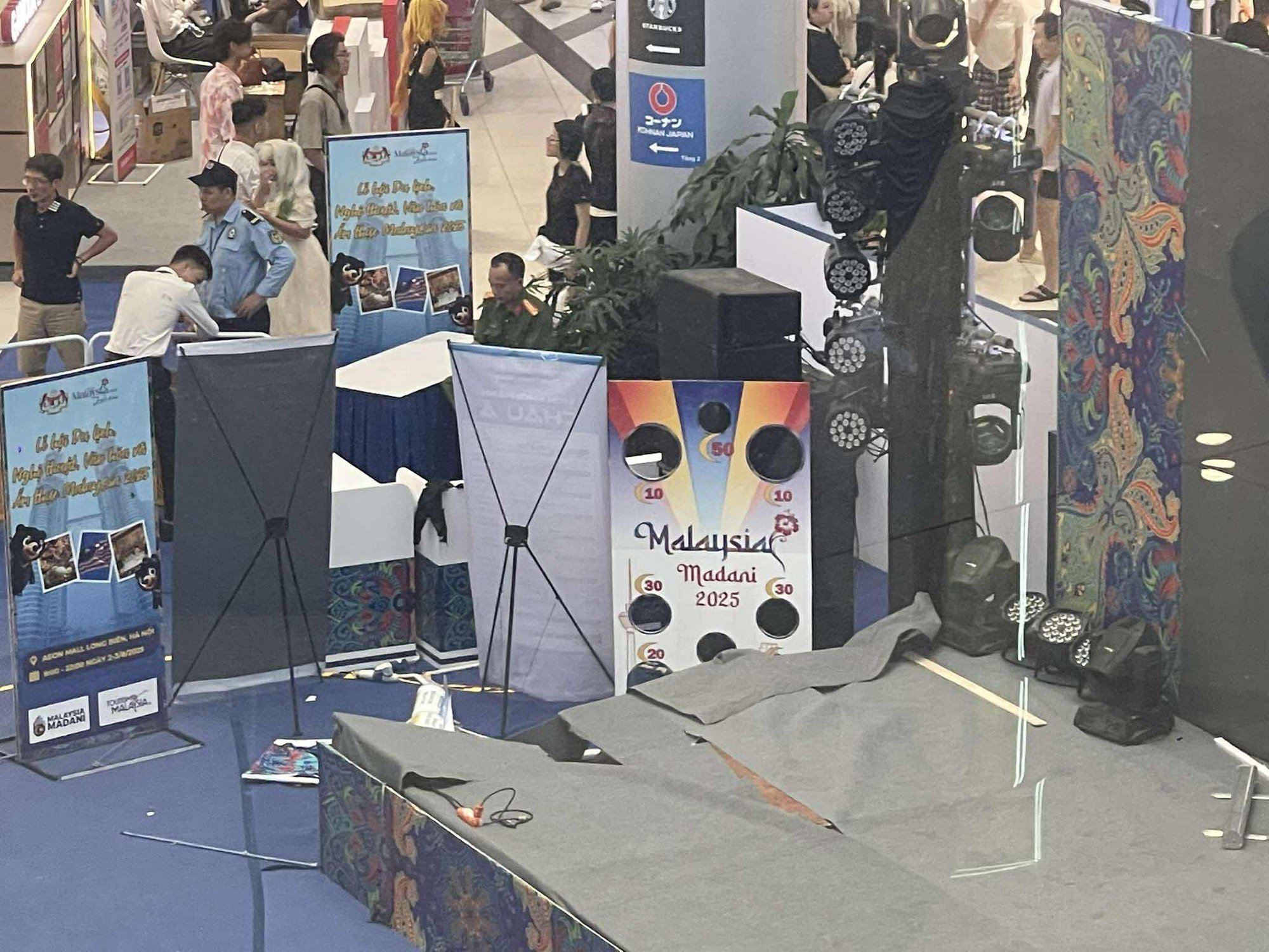 Không khí tại TTTM Aeon Mall Long Biên sau vụ người đàn ông rơi từ tầng 4, nhân chứng nói gì?- Ảnh 5.