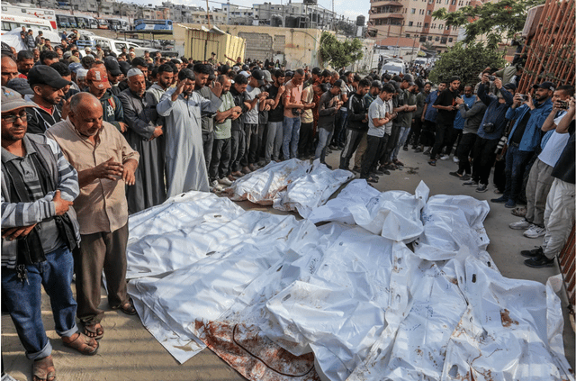 Cậu bé Gaza đi bộ 12km nhận đồ cứu trợ và cái kết bi thảm - Ảnh 3.