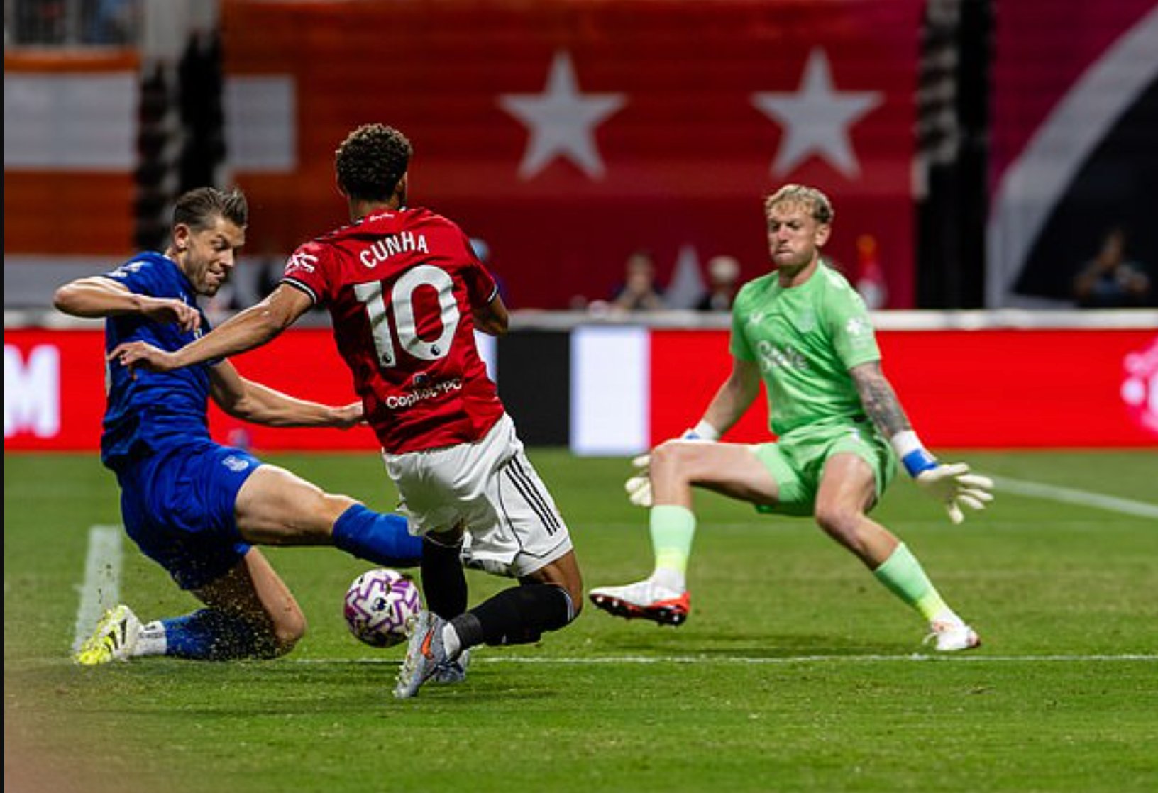 Man United hòa Everton, HLV Ruben Amorim có danh hiệu đầu tay cùng