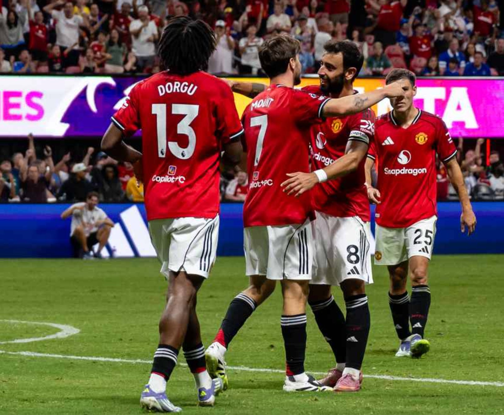 Man United hòa Everton, HLV Ruben Amorim có danh hiệu đầu tay cùng