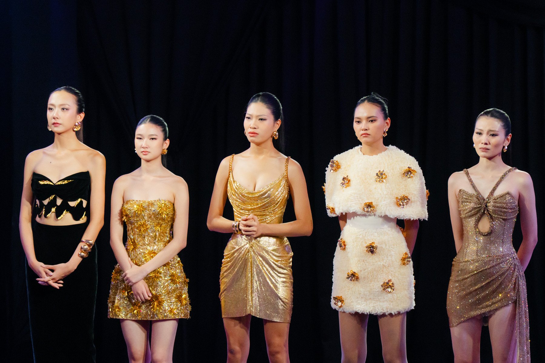 13. Năm thí sinh thể hiện chưa tốt gọi tên_  Diệp Lục, Giang Phùng, Mi Lan, Vũ Mỹ Ngân và Trà My tiến vào vòng nguy hiểm và đứng trước nguy cơ phải ra về.jpg
