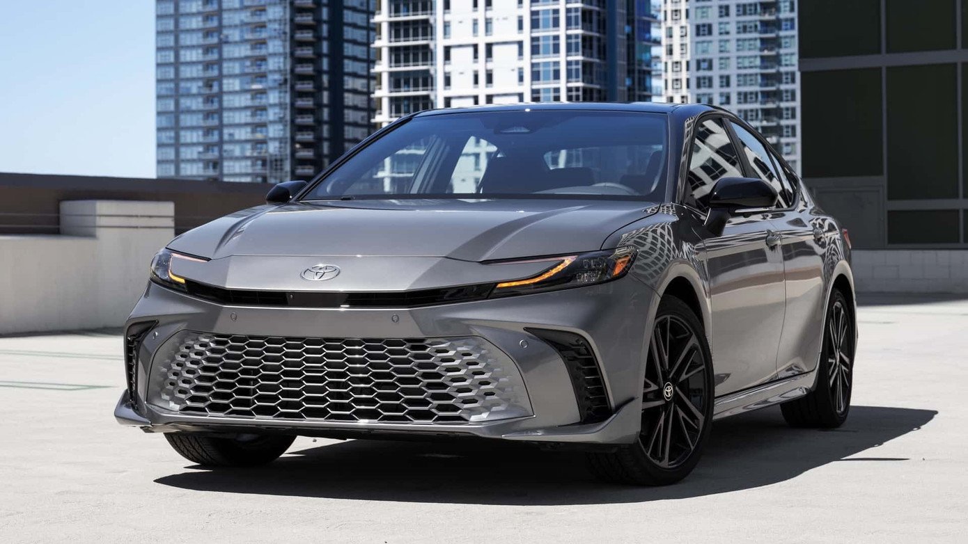 2025-toyota-camry-silver.jpg