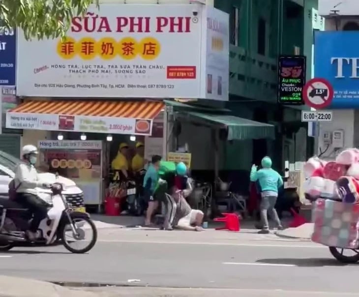 05-1754364808-dieu-tra-vu-3-shipper-au-da-voi-doi-nam-nu-o-phuong-binh-tay.jpg