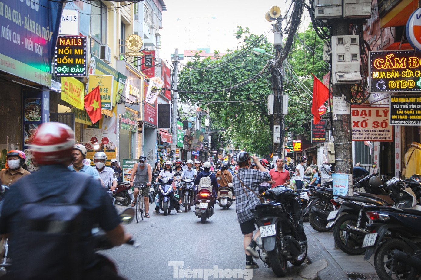 Chợ cóc át chợ chính tại Hà Nội, giao thông ùn tắc- Ảnh 4.