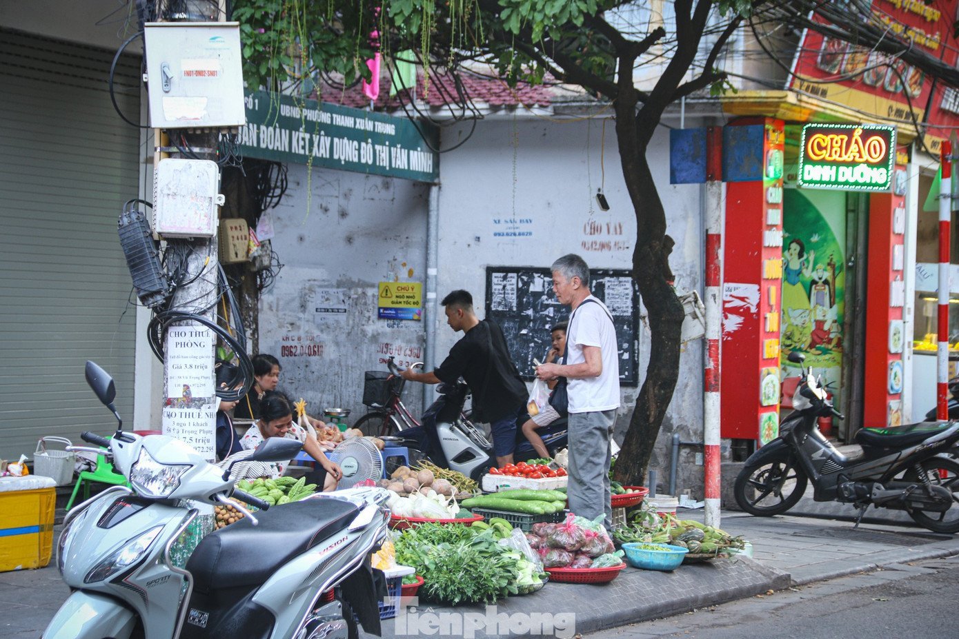 Chợ cóc át chợ chính tại Hà Nội, giao thông ùn tắc- Ảnh 6.
