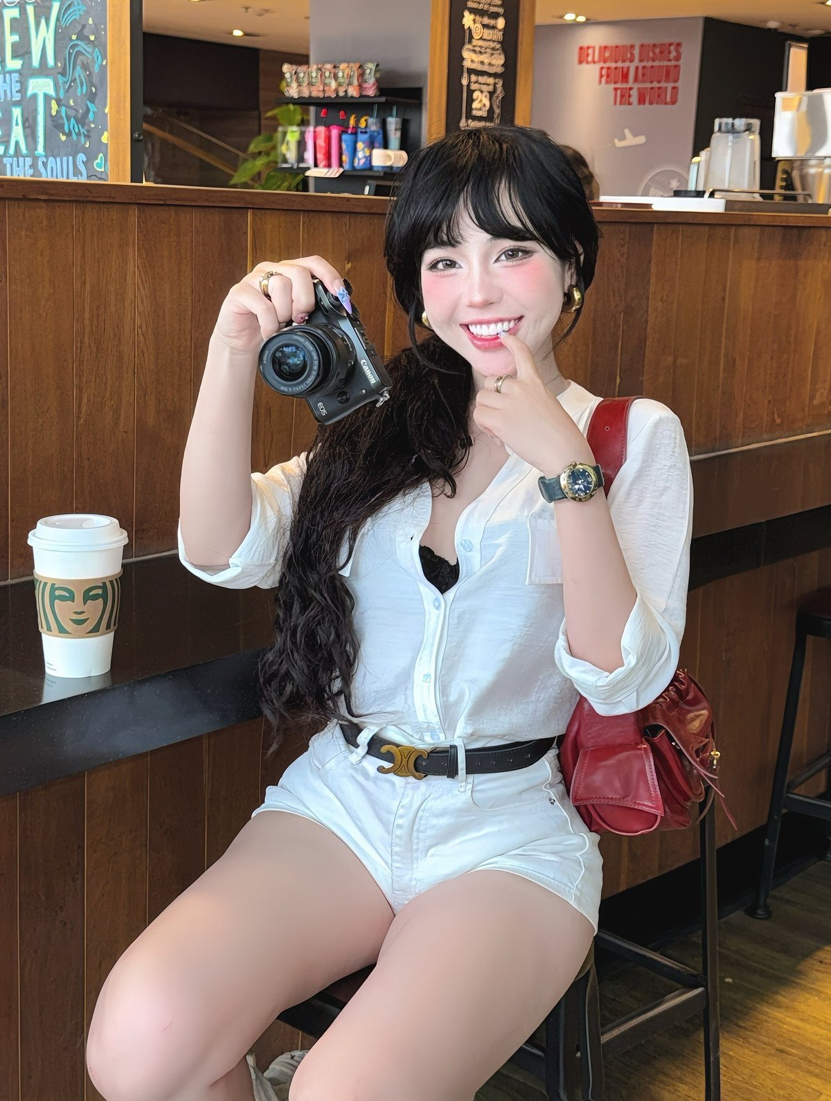 Bảo Khuyên Susan từng nổi như cồn trên mạng xã hội nhờ vẻ ngoài được đánh giá giống ca sĩ Min. Thế nhưng, cô nàng đã thoát khỏi cái bóng giống người khác, để tạo nên hình tượng cá tính riêng biệt.
