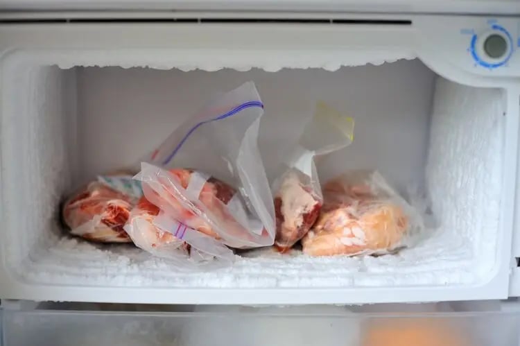 Người đàn ông 53 tuổi mắc ung thư dạ dày, bác sĩ cảnh báo: 4 thực phẩm để lâu trong tủ lạnh là “đồng phạm” gây ung thư- Ảnh 2.