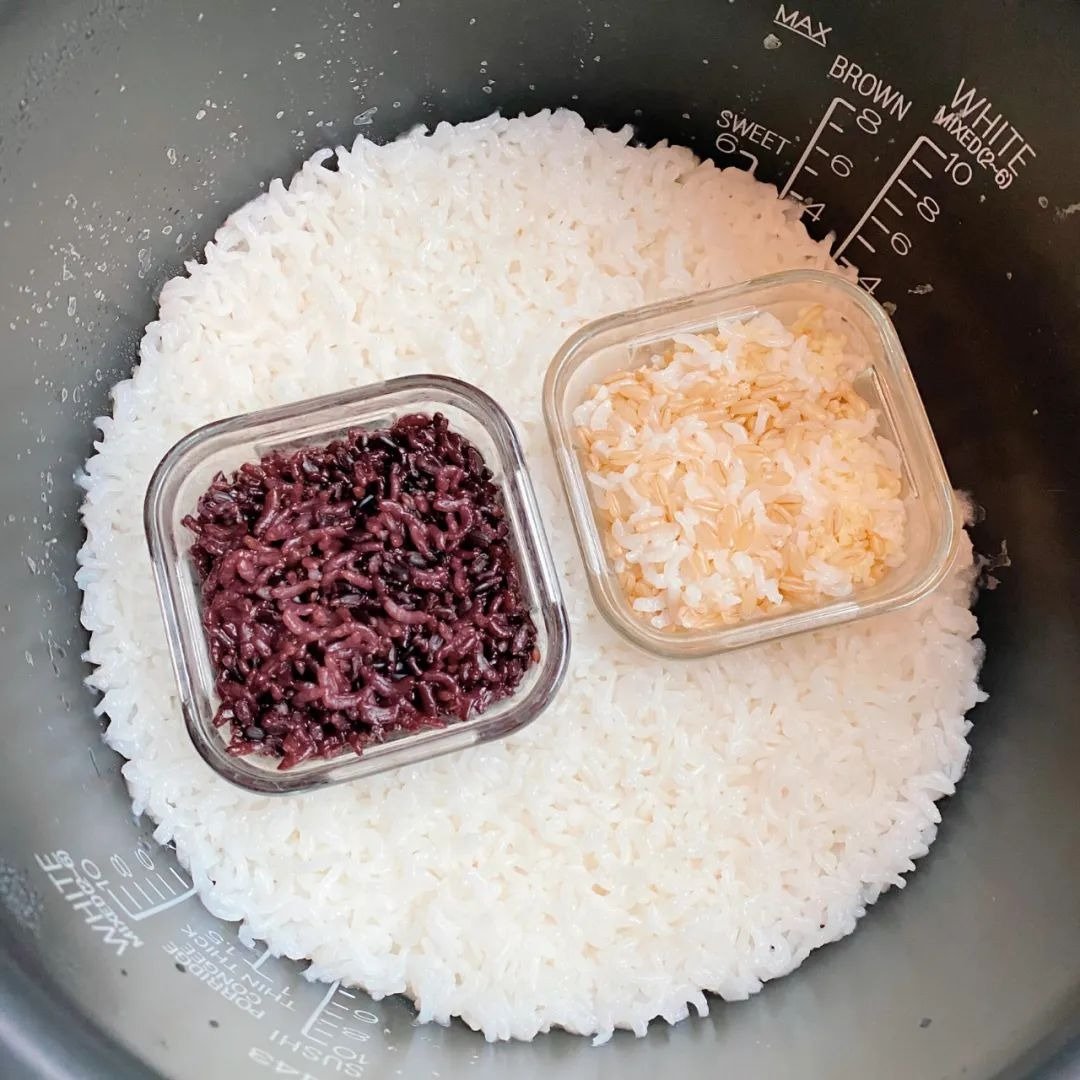 Nồi cơm điện có 4 