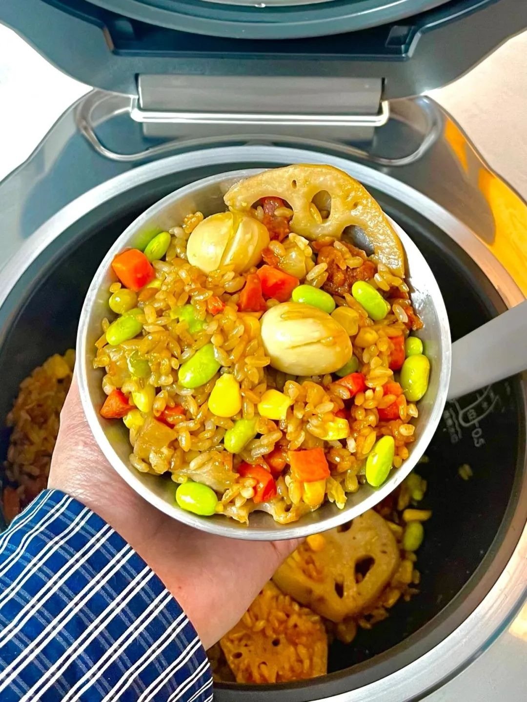 Nồi cơm điện có 4 