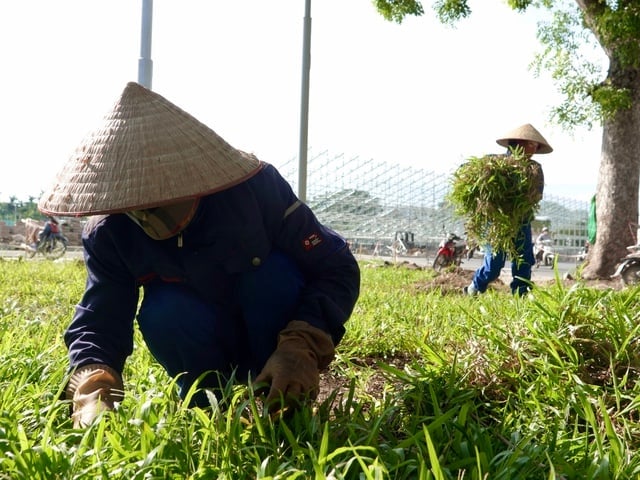 Cận cảnh khán đài khổng lồ đang gấp rút hoàn thiện trước ngày Quốc khánh 2/9 tại quảng trường Ba Đình- Ảnh 10.