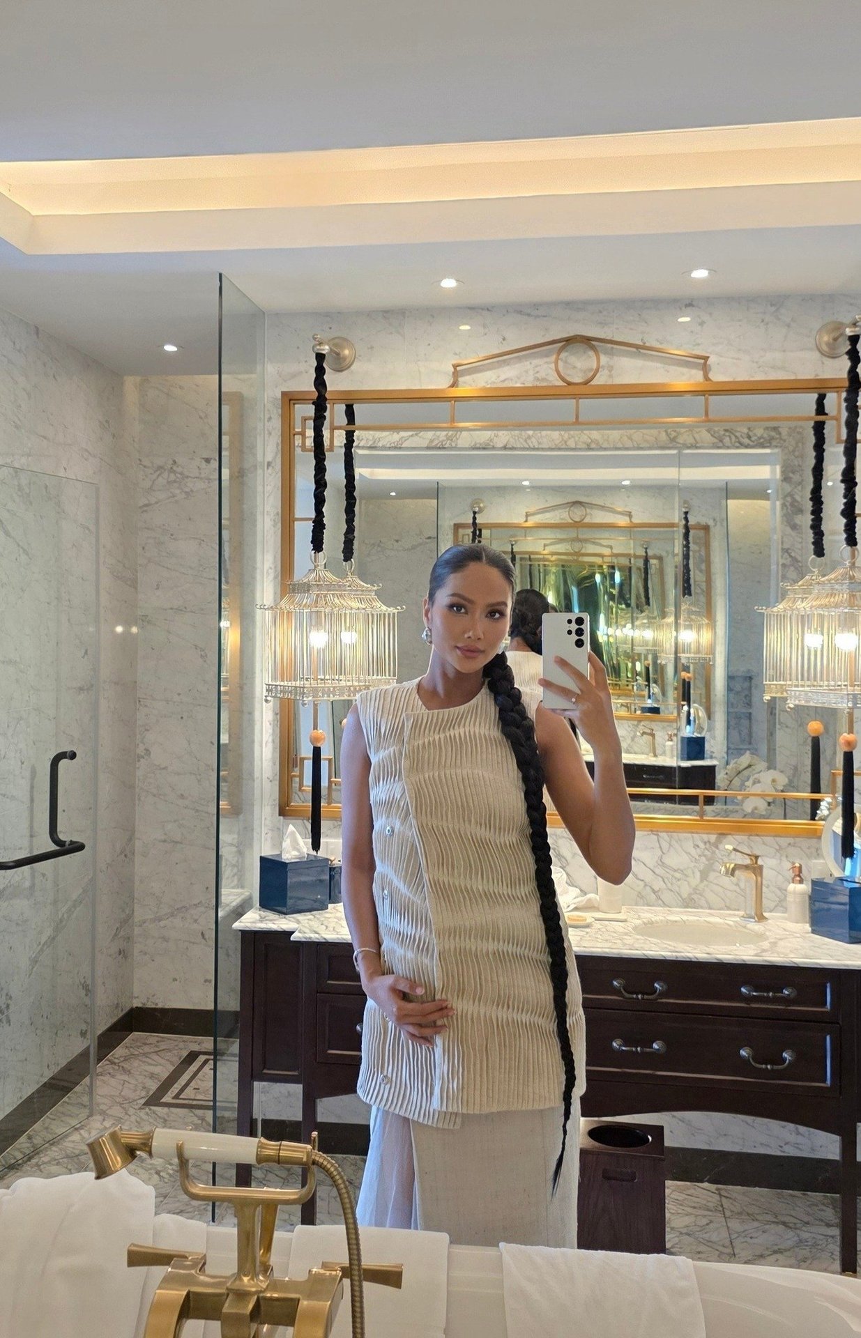 Ở giai đoạn cuối thai kỳ, mẹ bầu H’Hen Niê bị bác sĩ yêu cầu giảm lượng ăn gấp - Ảnh 2.