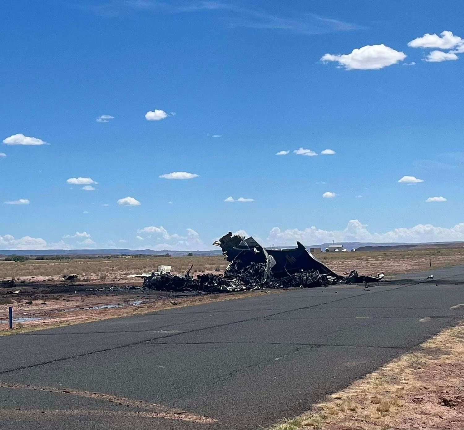 Hiện trường vụ tai nạn máy bay kinh hoàng ở Arizona khiến 4 người tử vong- Ảnh 1.
