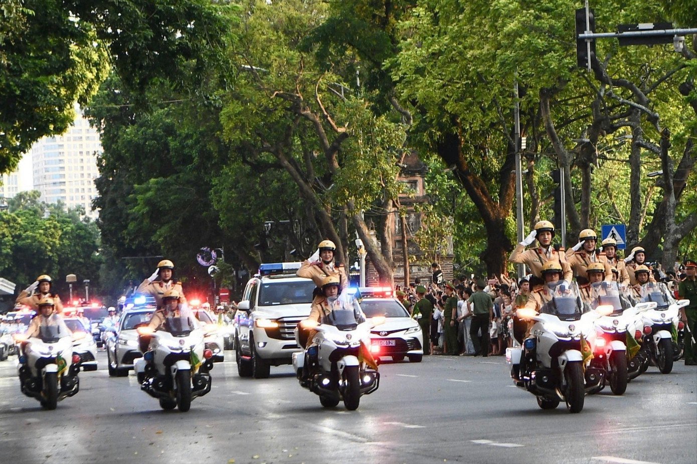 06-1754483028-ha-noi-cam-nhieu-tuyen-duong-phuc-vu-hoat-dong-ky-niem-80-nam-quoc-khanh-29.jpg