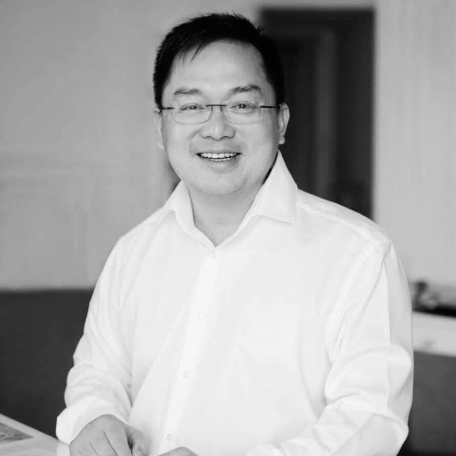 Con trai ông Hoàng Nam Tiến thông báo về lễ an táng ở quê nhà Nghệ An: