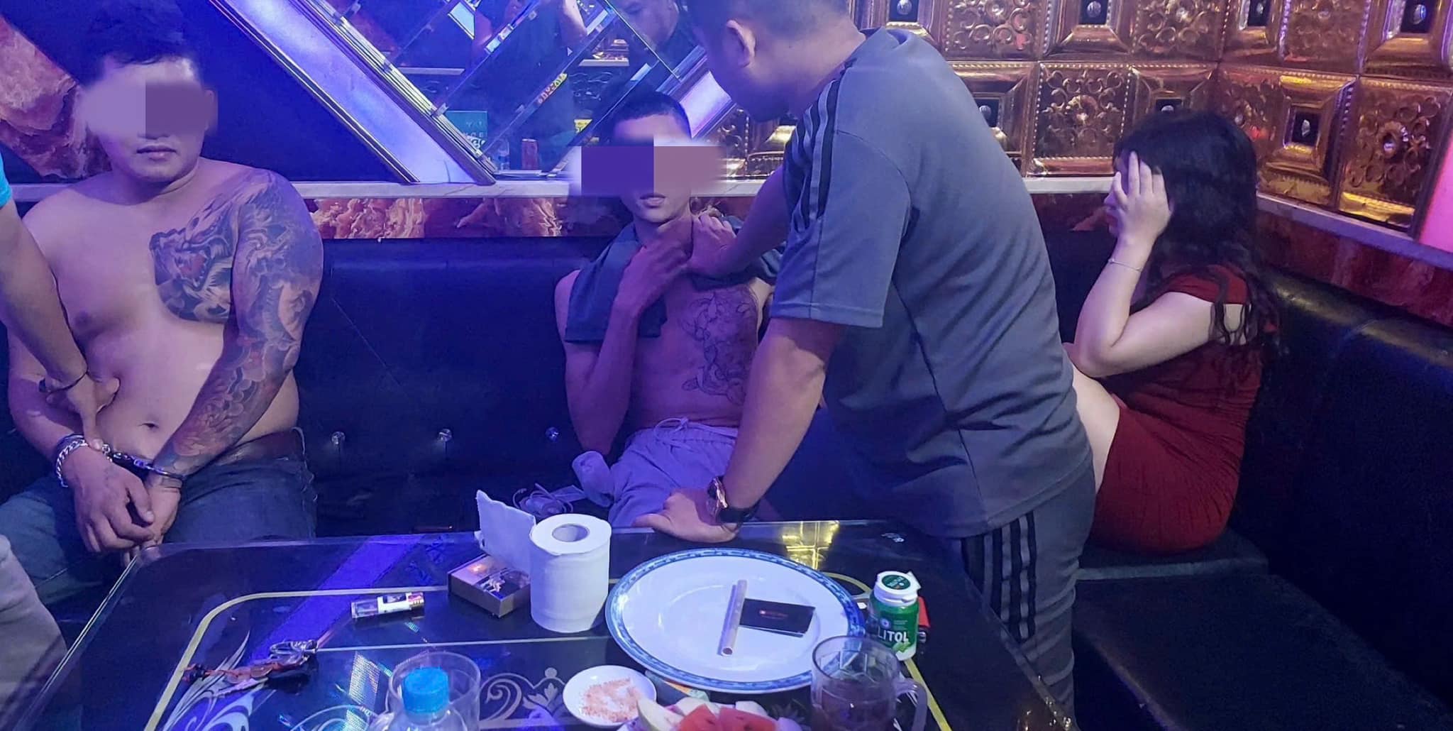 Bí mật sau cánh cửa phòng hát VIP 5 ở karaoke P.S- Ảnh 2.