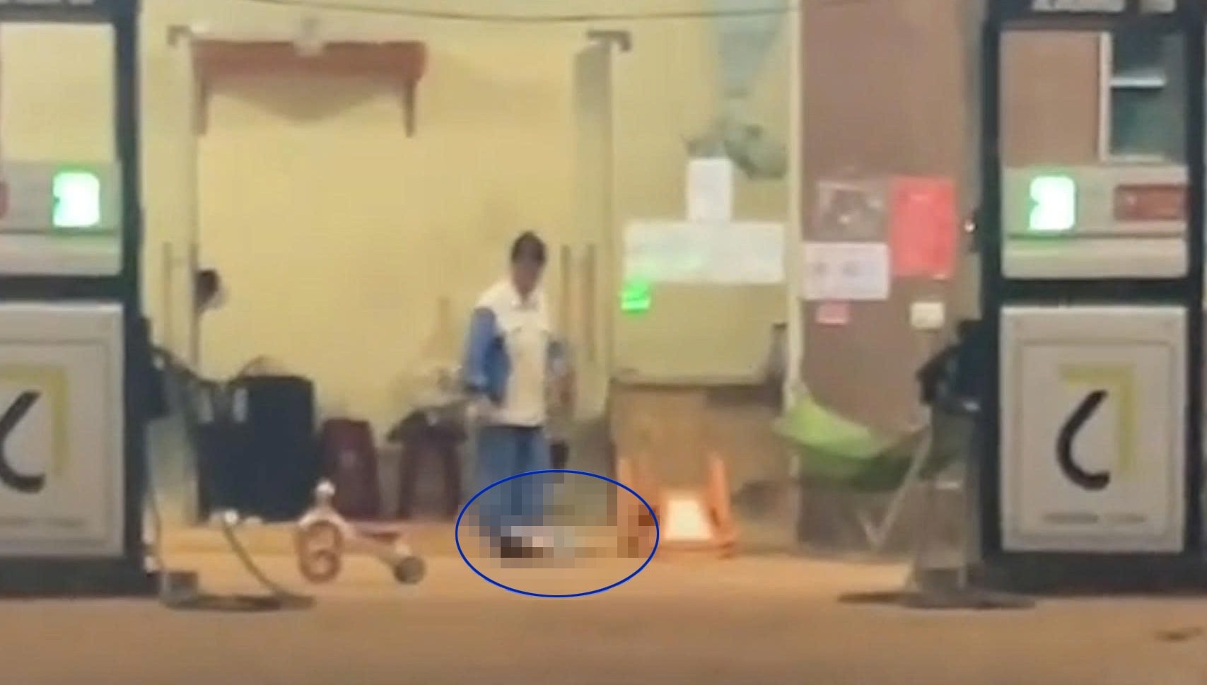Hoàn cảnh bé trai 16 tháng tuổi bị bác dâu ném xuống đất: Không có bố, mẹ đi làm ăn xa hơn 4 tháng- Ảnh 2.