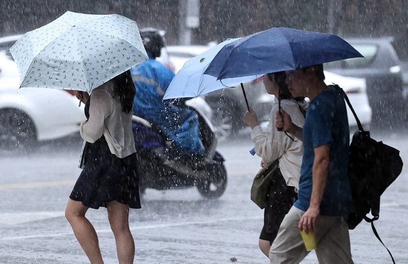 Sau mưa lớn, bác sĩ nhắc nhở cẩn trọng với 6 căn bệnh đang
