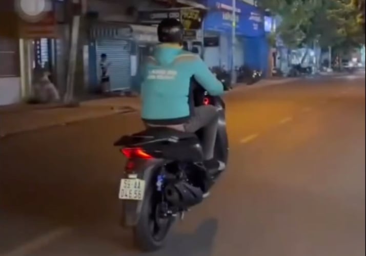 Cho bạn mượn SH chạy bốc đầu, thanh niên bị tịch thu luôn xe- Ảnh 1.