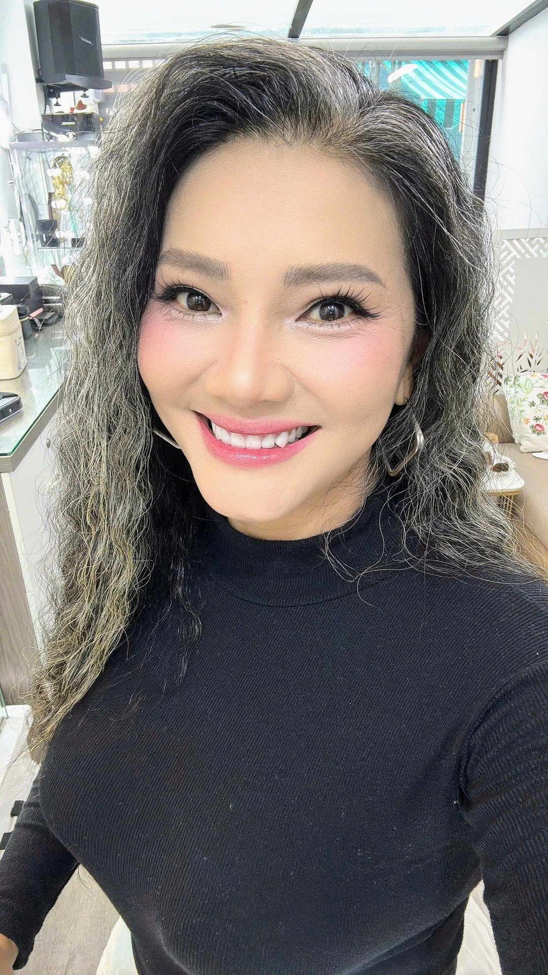 Mẹ đơn thân là nữ hoàng cảnh nóng, U50 vẫn được bạn trai yêu say đắm như tuổi 18- Ảnh 4.