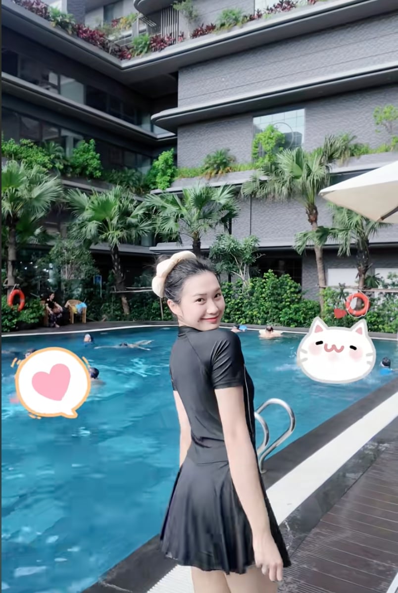 Vợ Đoàn Văn Hậu tung ảnh bikini nóng bỏng, khoe vóc dáng 