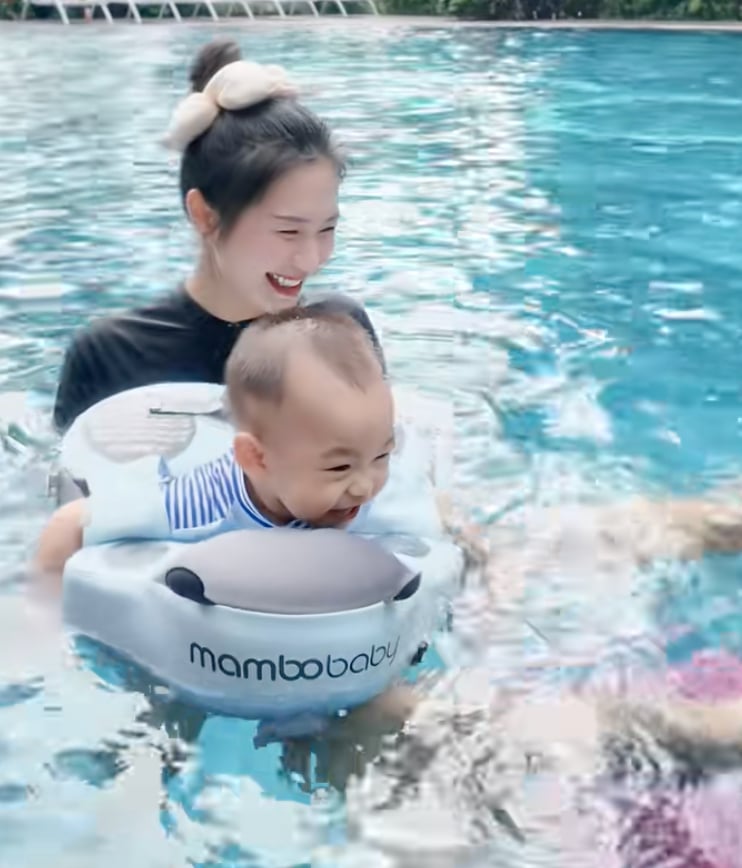 Vợ Đoàn Văn Hậu tung ảnh bikini nóng bỏng, khoe vóc dáng 