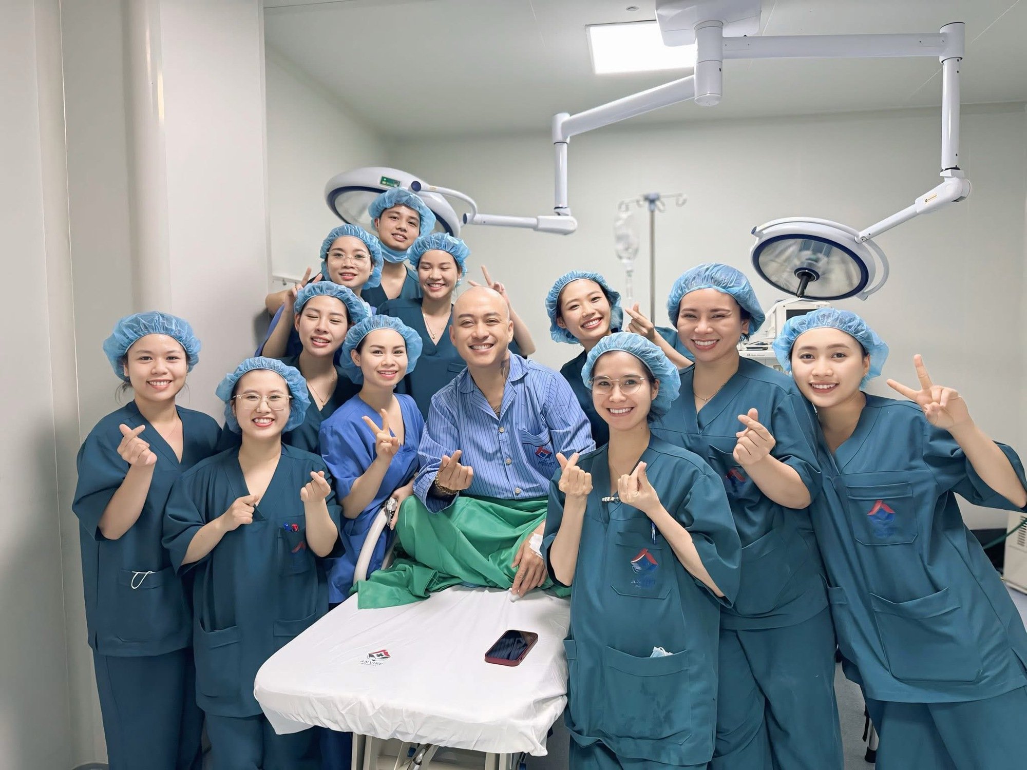 Tuấn Hưng ra thông báo quan trọng, bất chấp rủi ro hậu ca mổ- Ảnh 2.