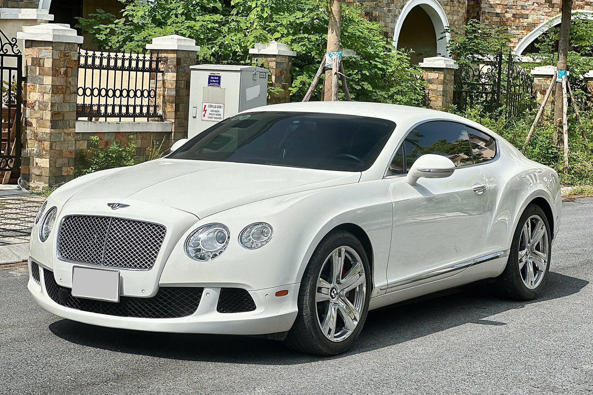 bentley continental 1.jpg