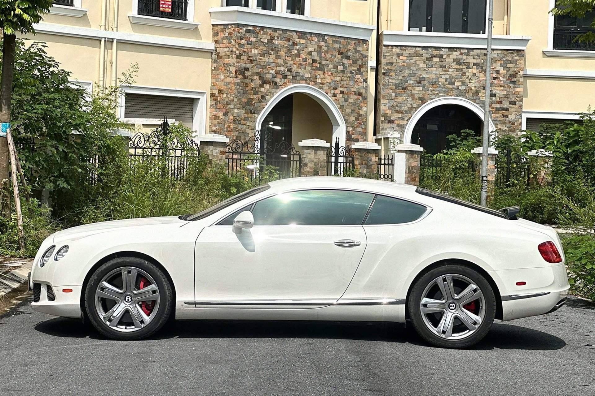 bentley continental 5.jpg