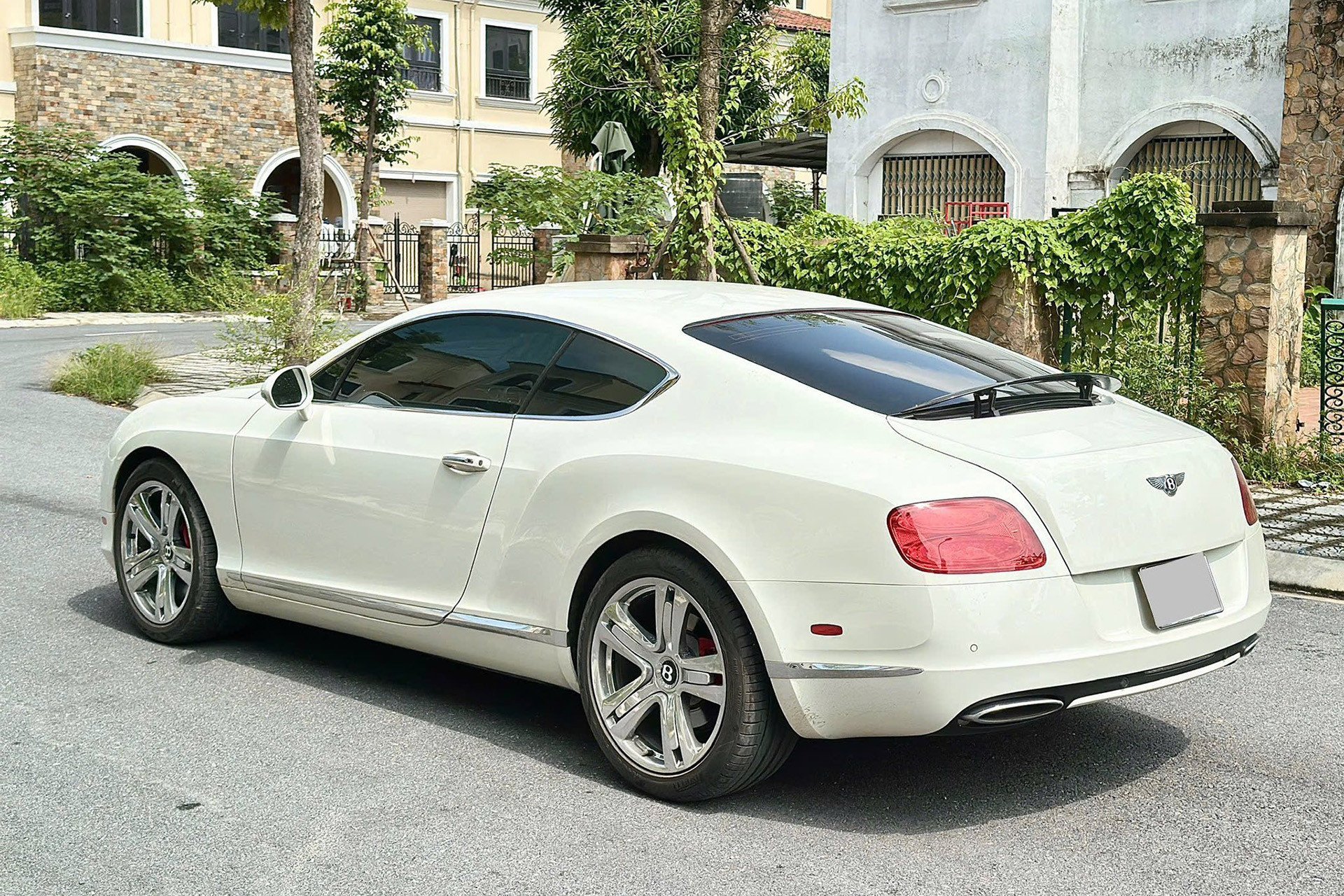 bentley continental 12.jpg