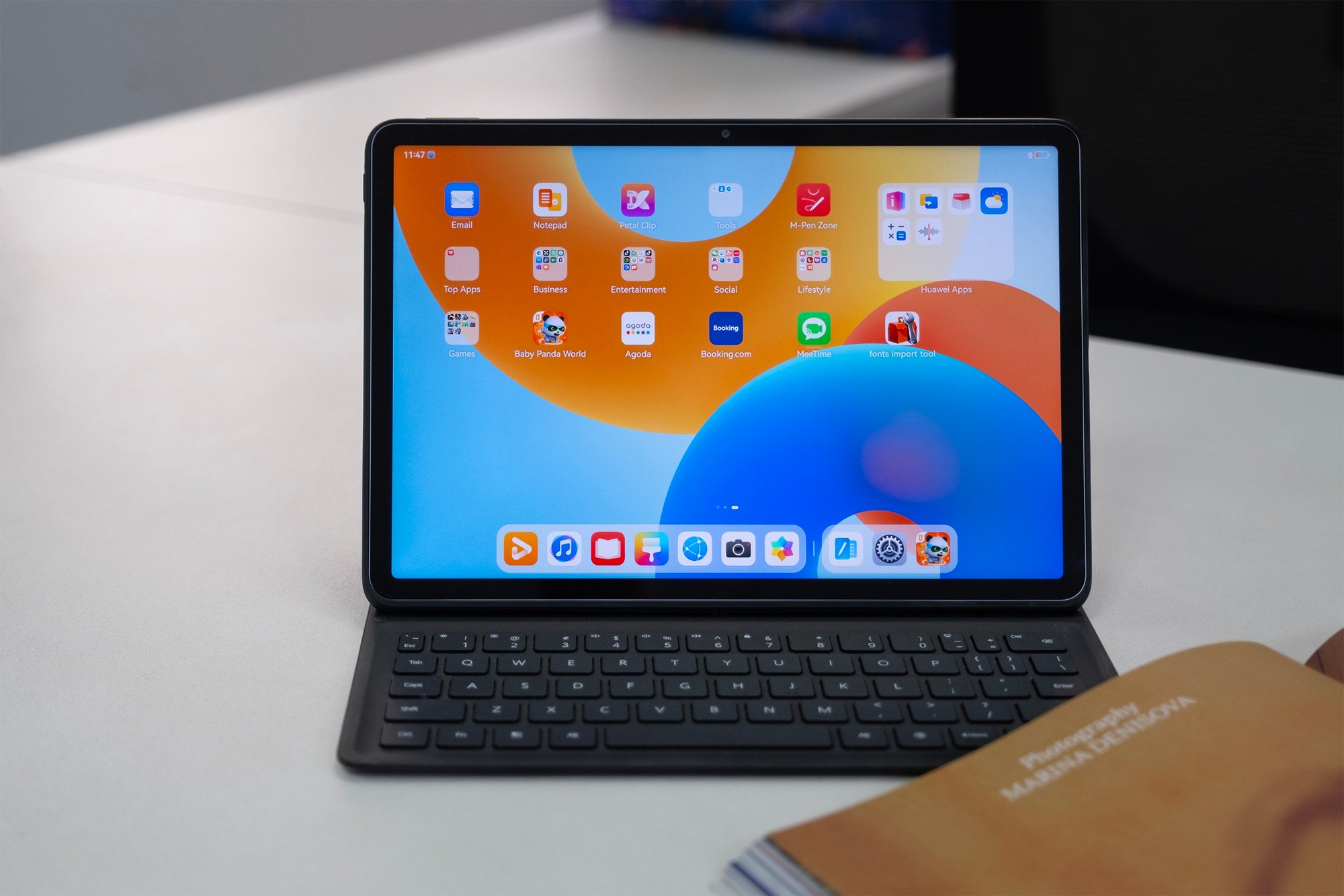 Trên tay mẫu tablet 11.5 inch có pin trâu 10 tiếng, giá 6,6 triệu đồng- Ảnh 1.
