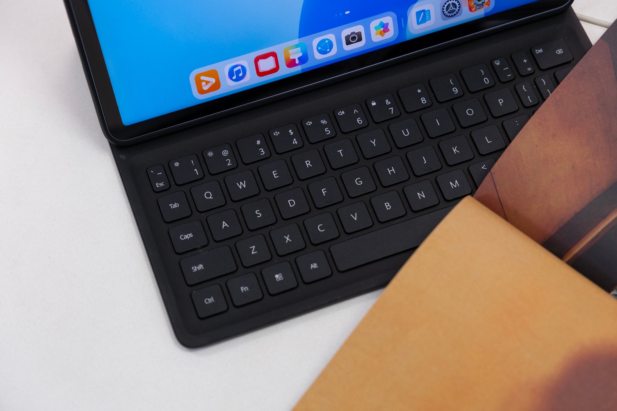 Trên tay mẫu tablet 11.5 inch có pin trâu 10 tiếng, giá 6,6 triệu đồng- Ảnh 5.