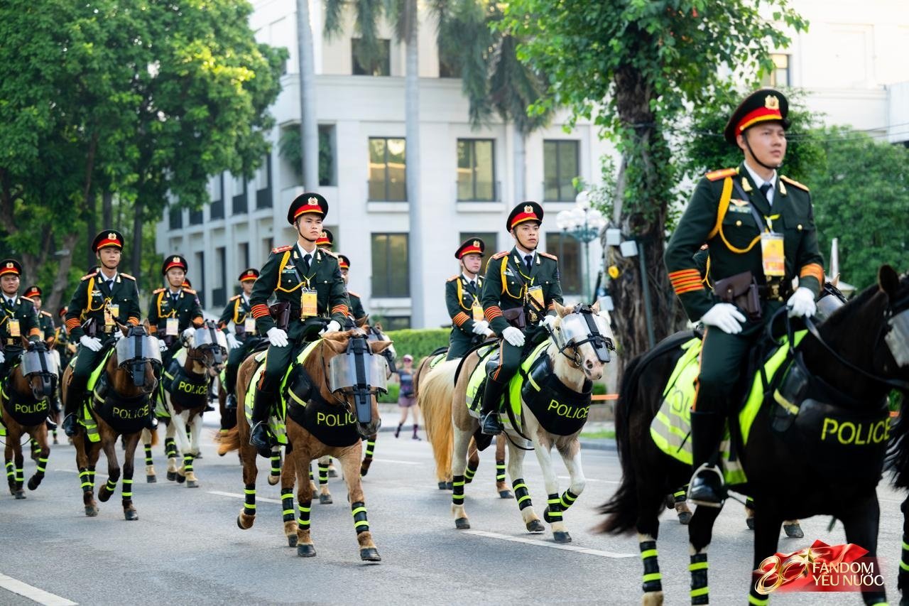 “Út Ngáo” tái xuất cùng dàn chiến mã quanh hồ Hoàn Kiếm: Đã trưởng thành thấy rõ!- Ảnh 2.