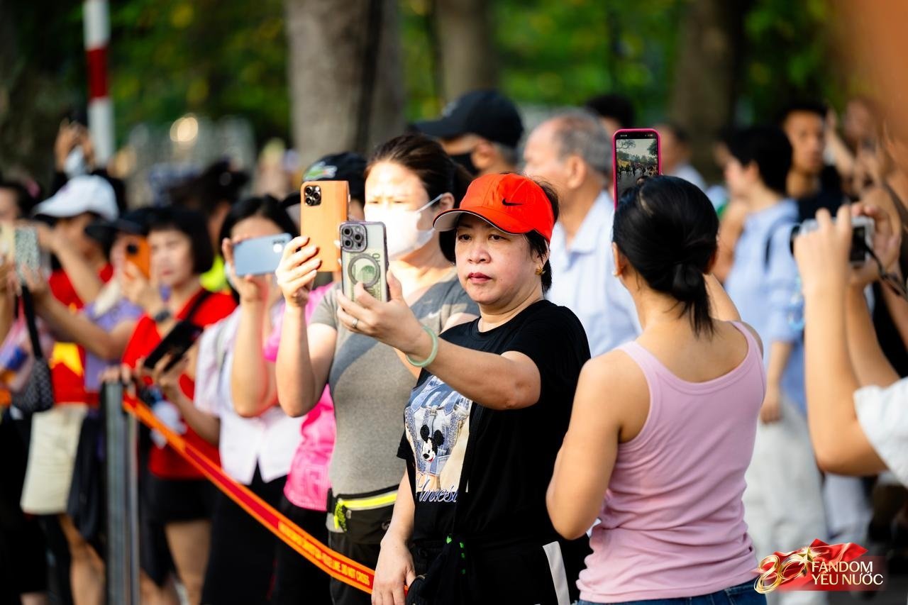 “Út Ngáo” tái xuất cùng dàn chiến mã quanh hồ Hoàn Kiếm: Đã trưởng thành thấy rõ!- Ảnh 5.