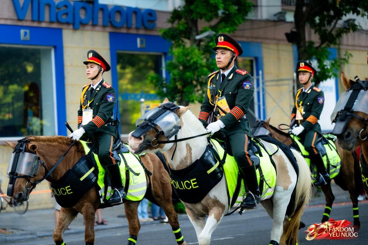 “Út Ngáo” tái xuất cùng dàn chiến mã quanh hồ Hoàn Kiếm: Đã trưởng thành thấy rõ!- Ảnh 10.