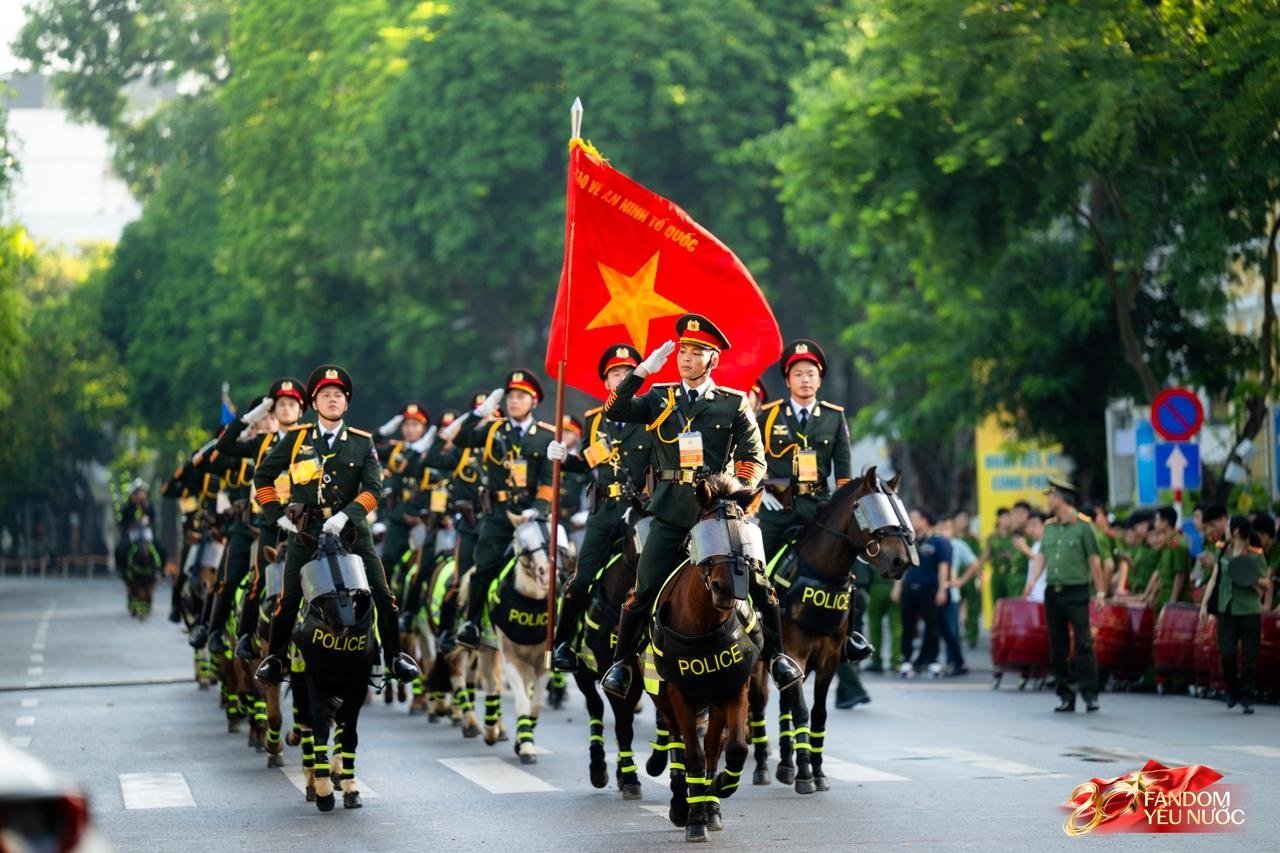 “Út Ngáo” tái xuất cùng dàn chiến mã quanh hồ Hoàn Kiếm: Đã trưởng thành thấy rõ!- Ảnh 12.