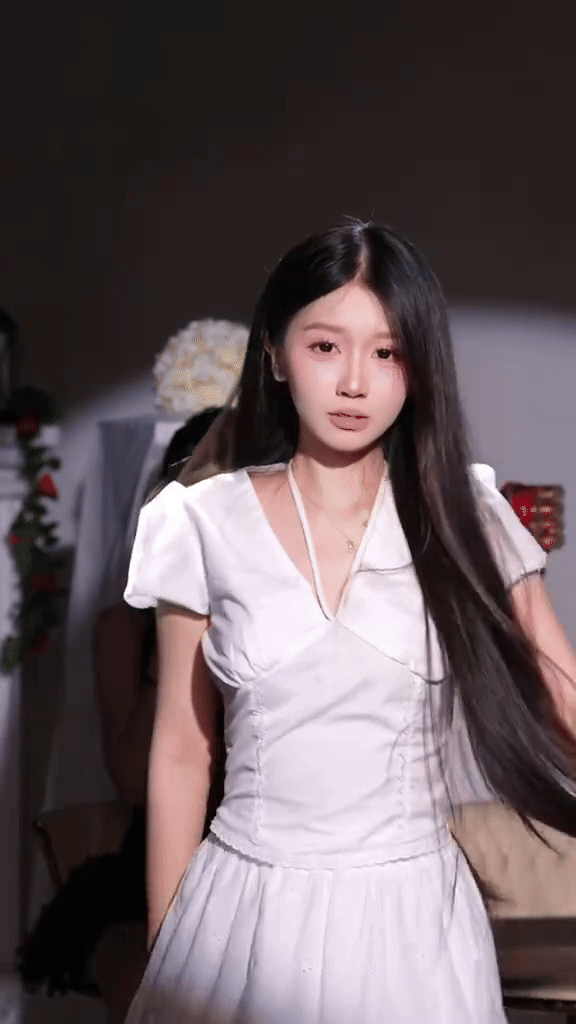 Bạch nguyệt quang nổi tiếng TikTok Việt lộ ảnh quá khứ: Sao trông như 