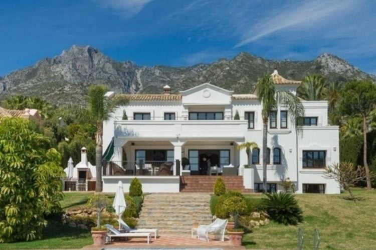 Novak Djokovic nhận án phạt từ TP Marbella - Ảnh 2.