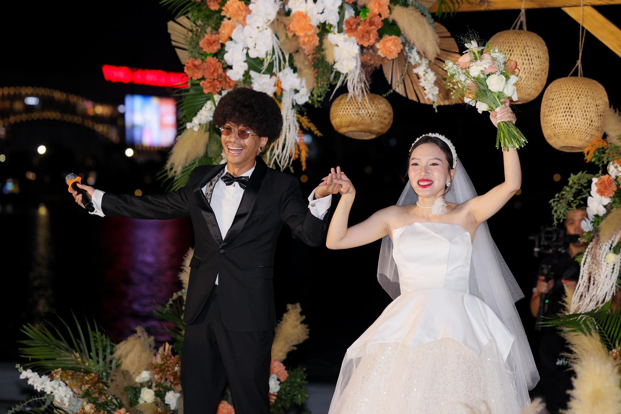 Đôi bạn ở Hà Nội bất ngờ trở thành con dâu và bố chồng, tiết lộ cách xưng hô độc lạ - Ảnh 5.